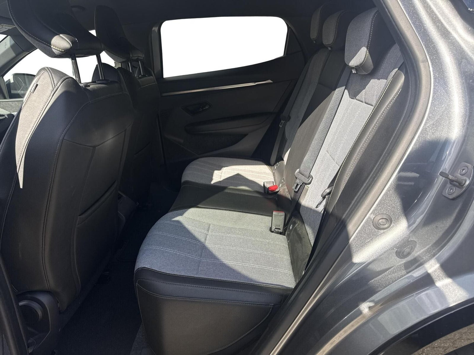 Grå Renault Megane E-Tech fra 2023