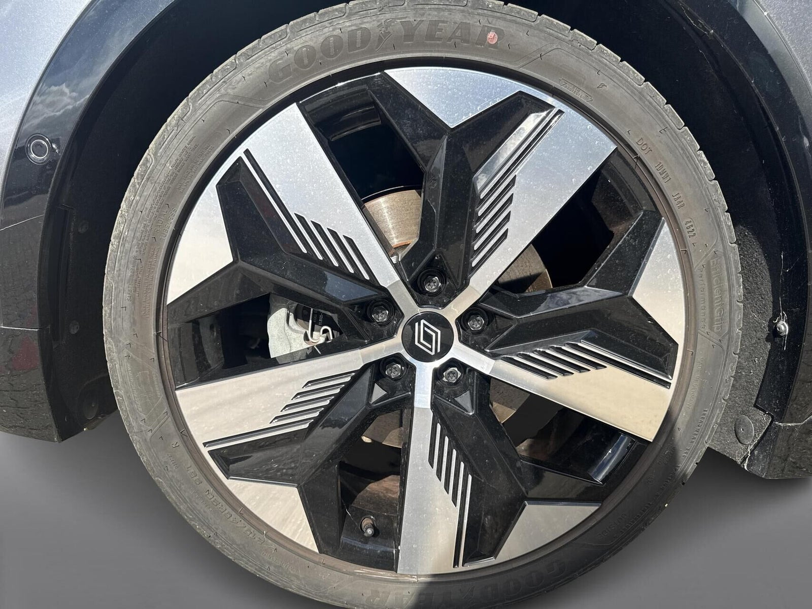 Grå Renault Megane E-Tech fra 2023