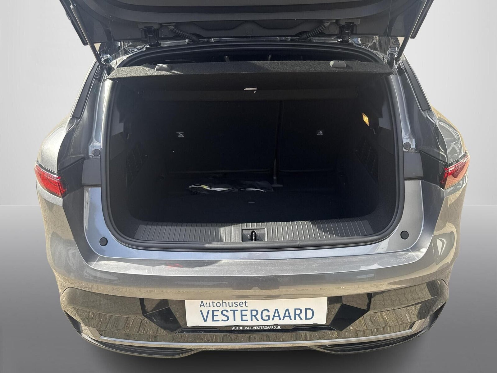 Grå Renault Megane E-Tech fra 2023