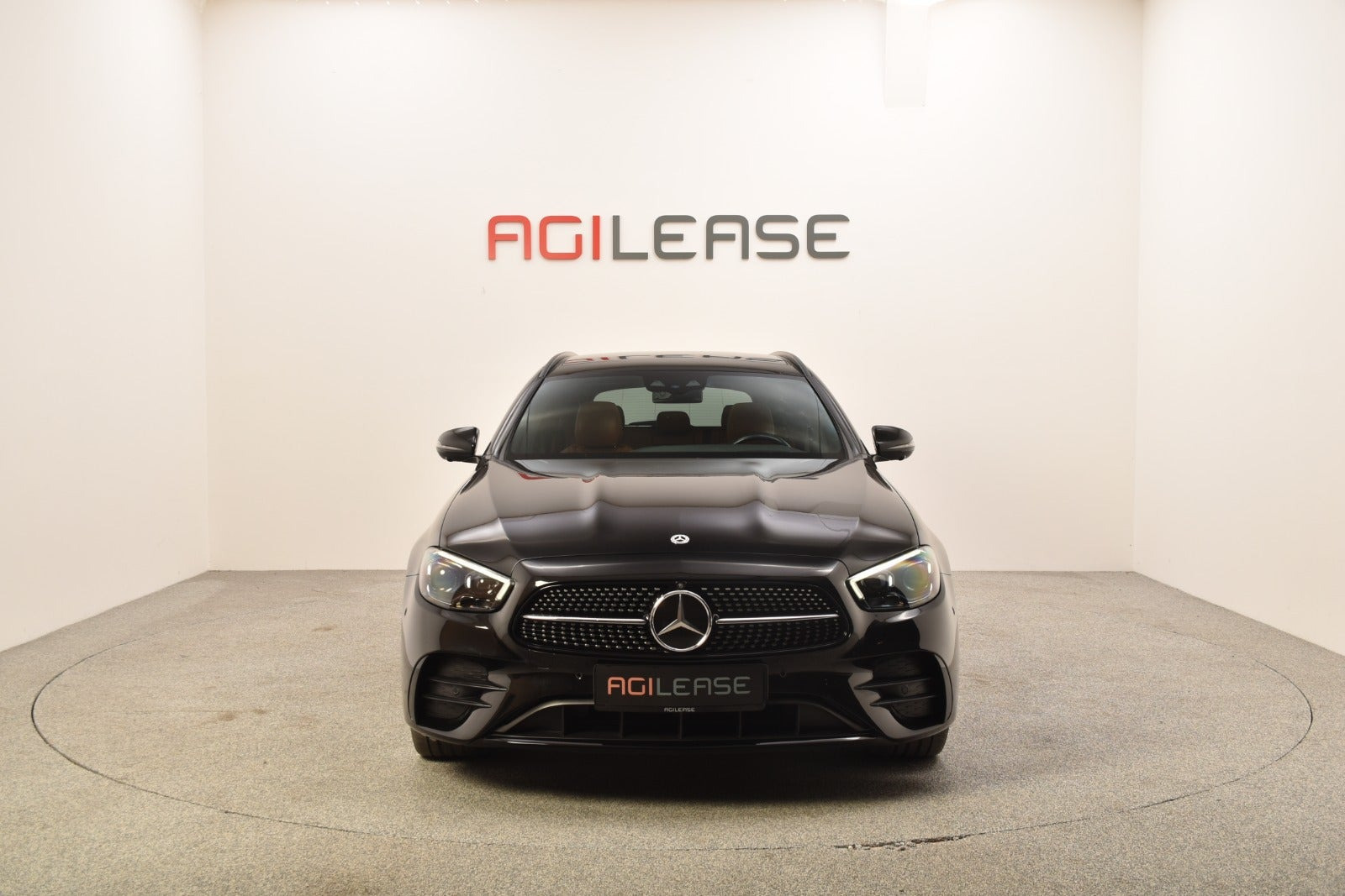 Sort Mercedes E300 de fra 2020