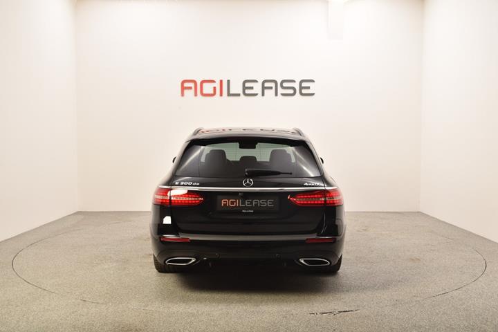 Sort Mercedes E300 de fra 2020