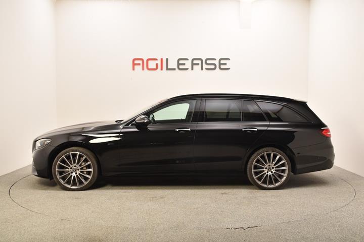 Sort Mercedes E300 de fra 2020