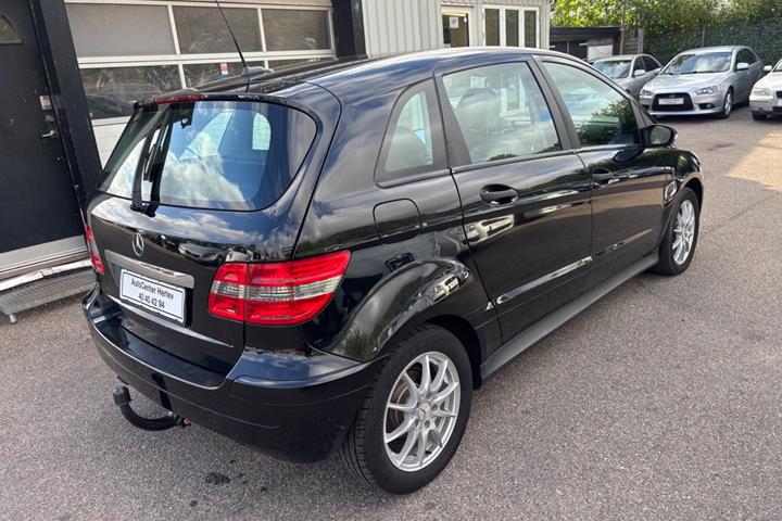 Sort Mercedes B180 fra 2007
