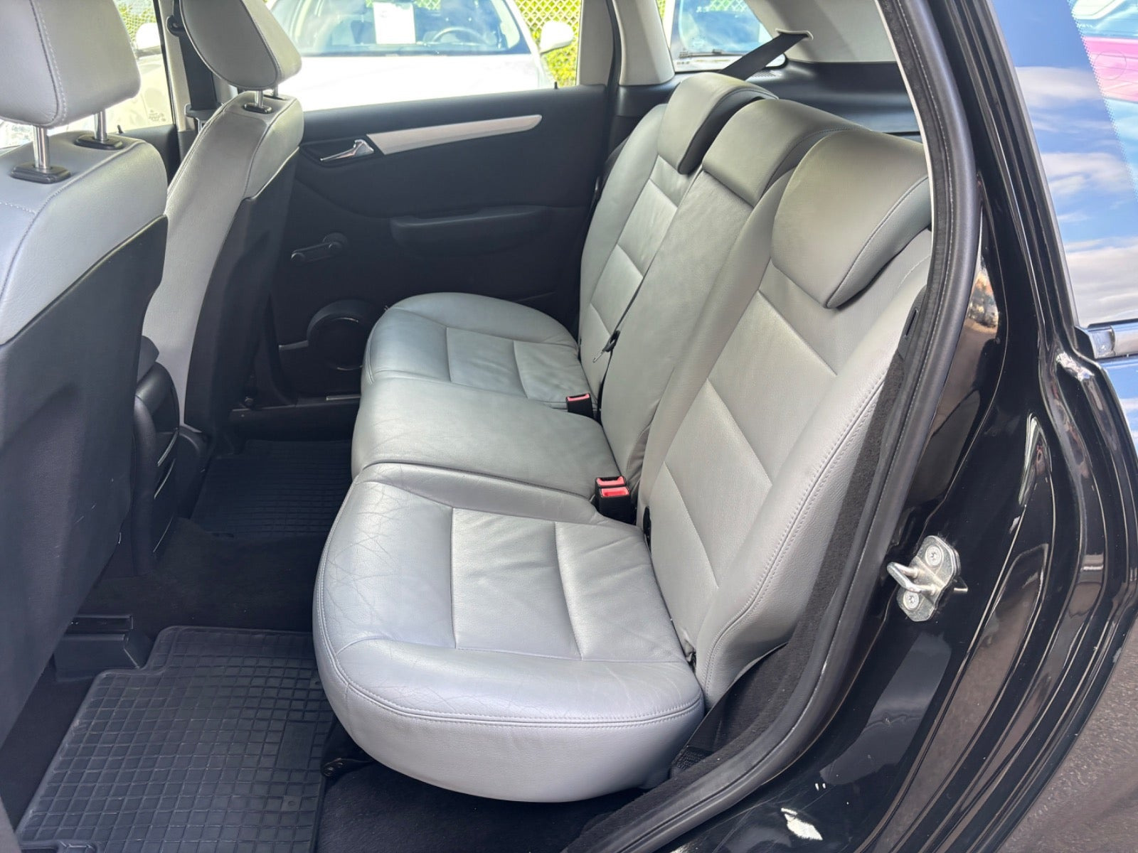 Sort Mercedes B180 fra 2007
