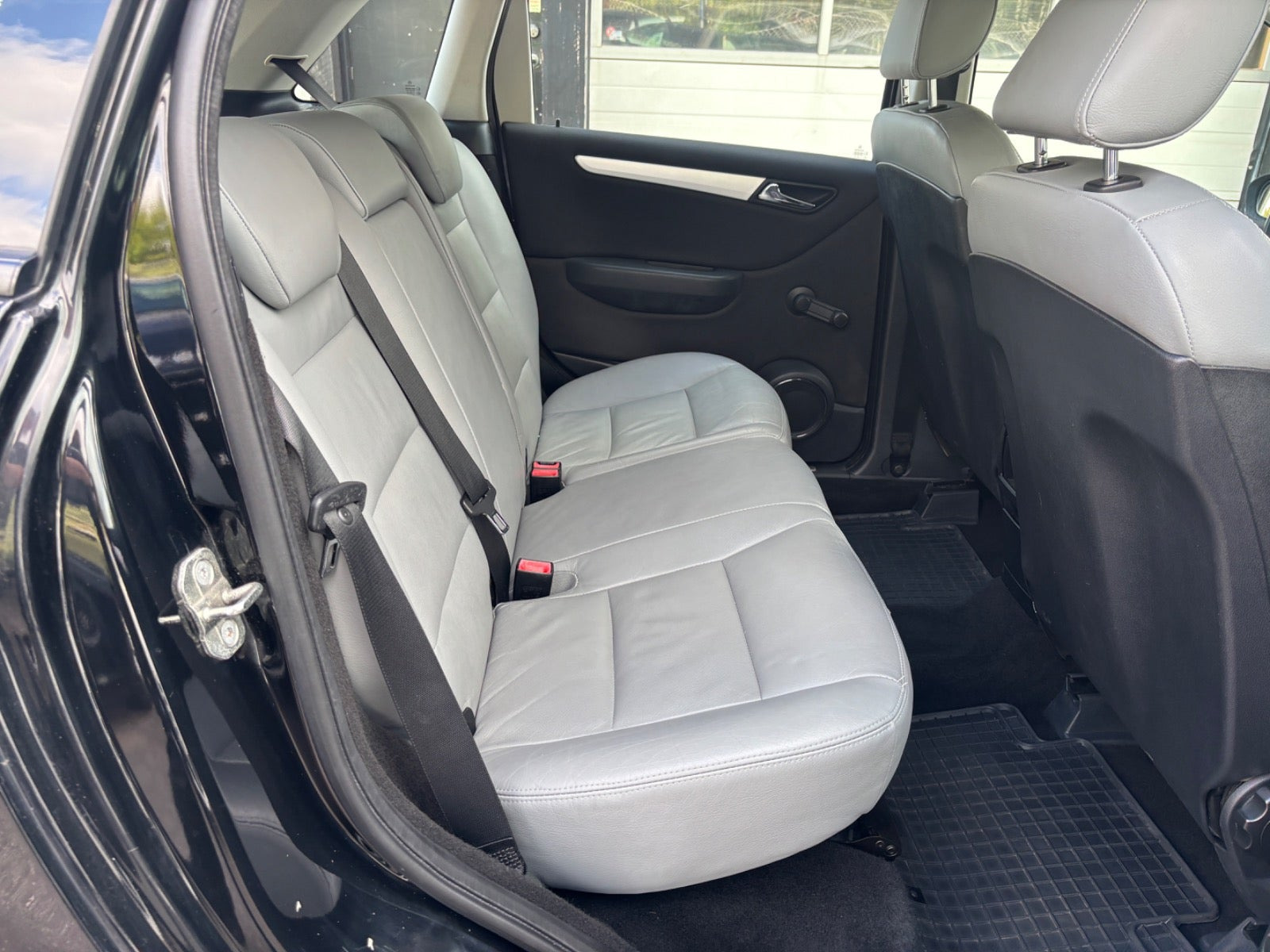 Sort Mercedes B180 fra 2007