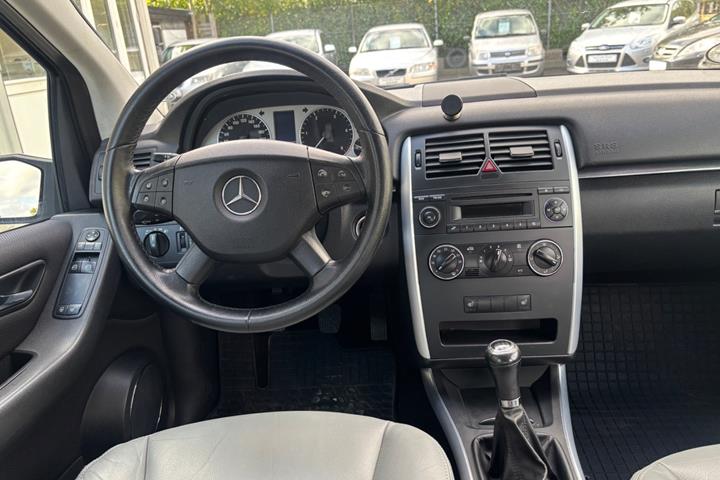 Sort Mercedes B180 fra 2007