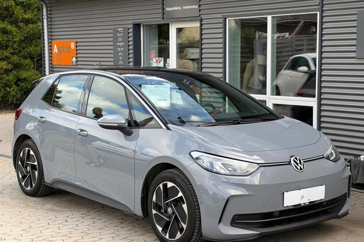 Grå VW ID.3 fra 2024 set udefra