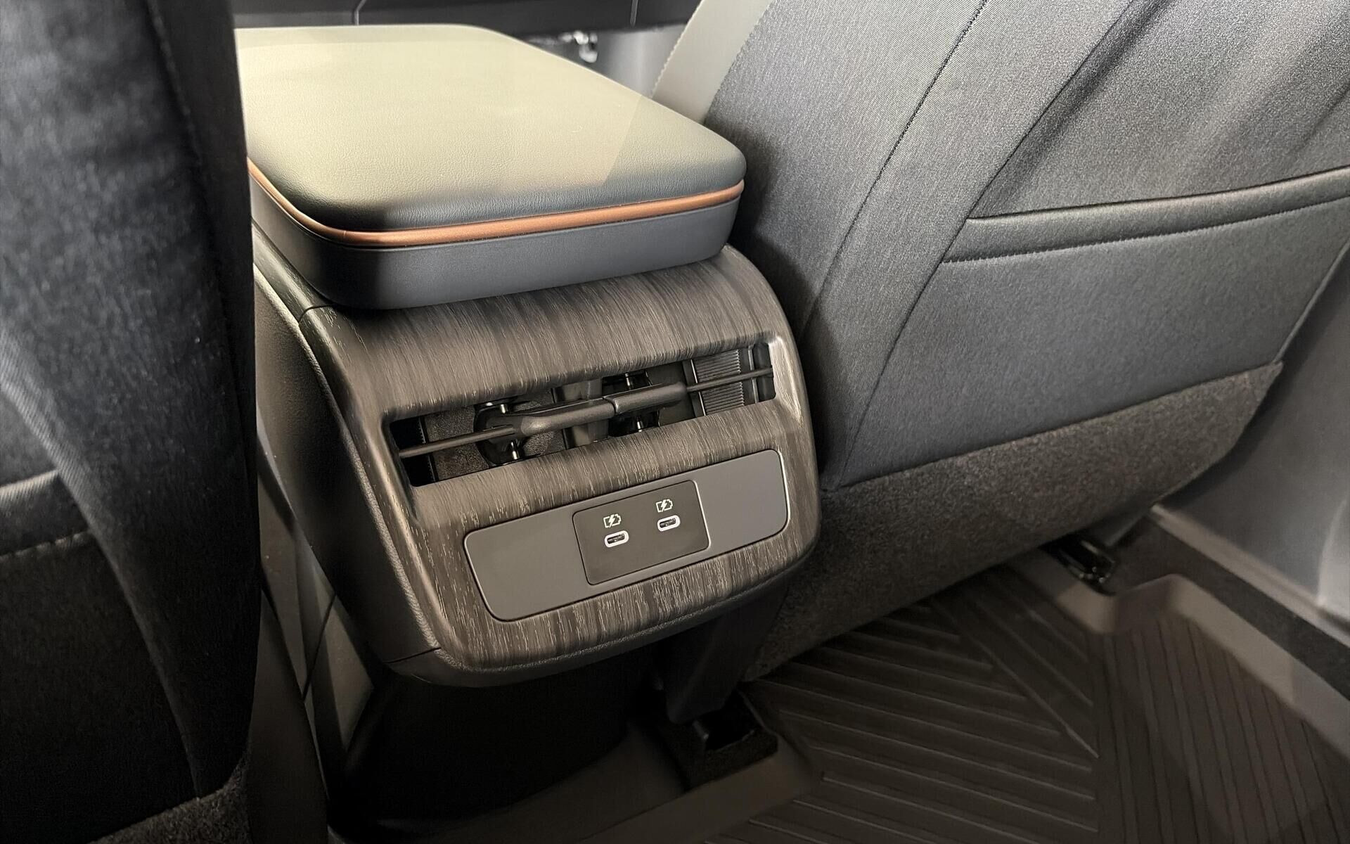 Sort Nissan Ariya fra 2026