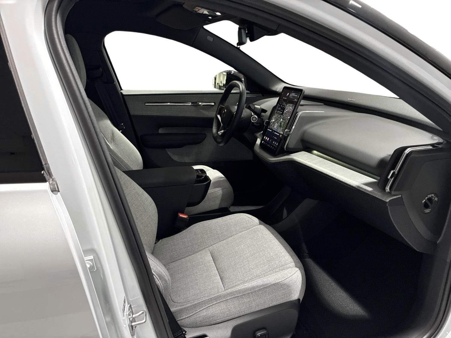 Hvid Volvo EX30 fra 2025