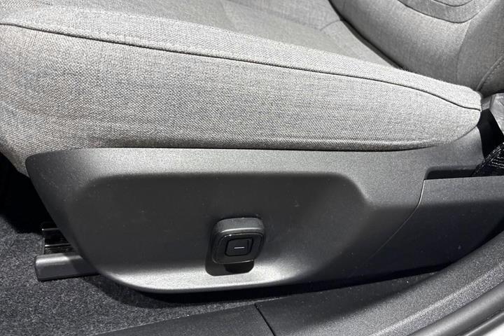 Hvid Volvo EX30 fra 2025