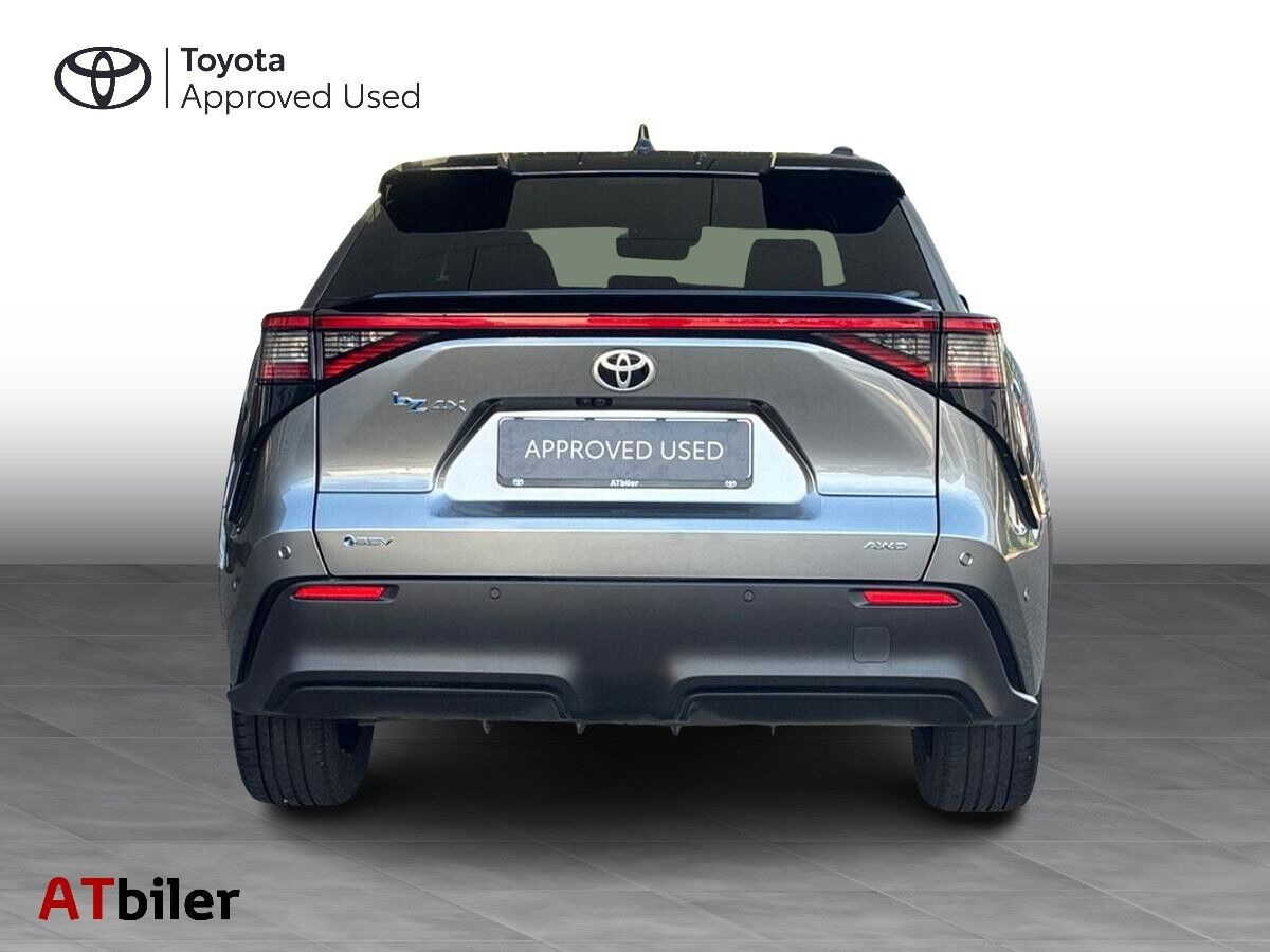 Sort Toyota BZ4X fra 2026
