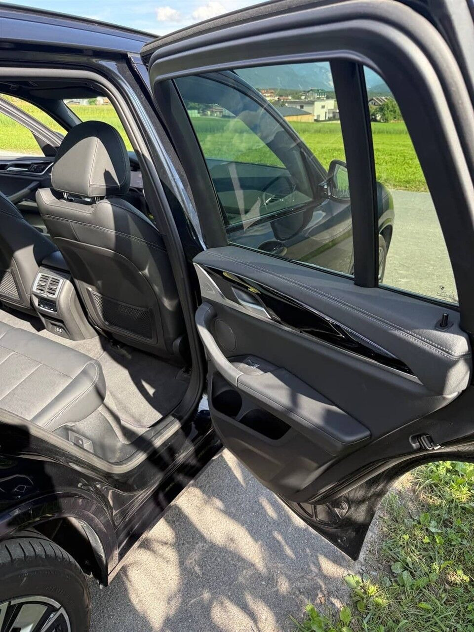 Sort BMW iX3 fra 2024