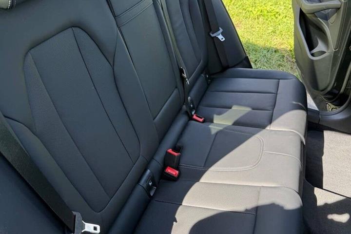 Sort BMW iX3 fra 2024