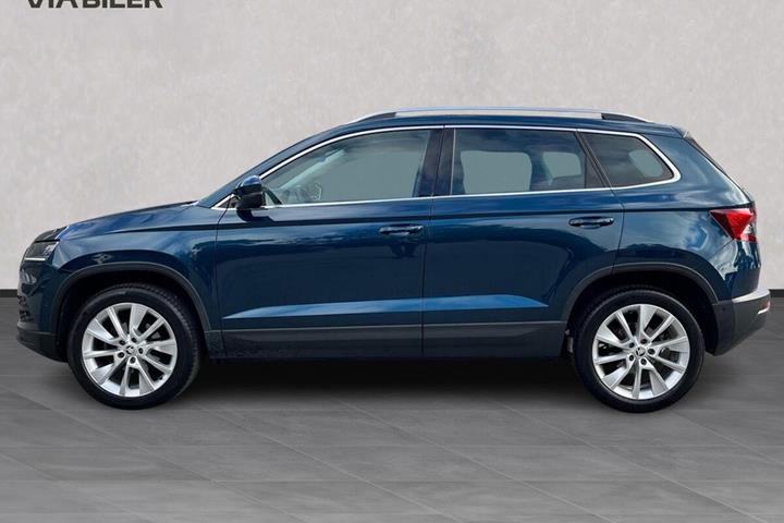 Blå Skoda Karoq fra 2022