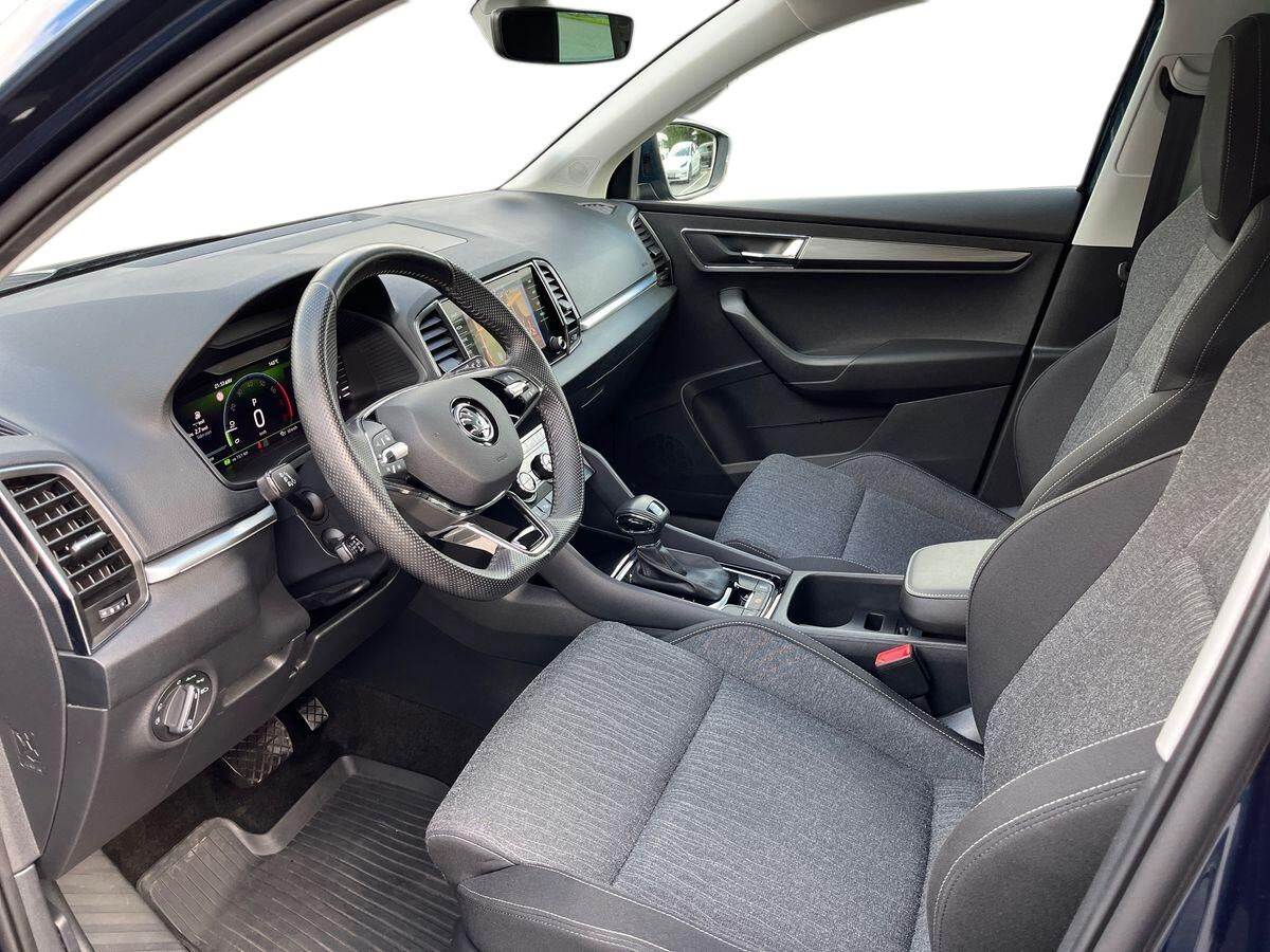 Blå Skoda Karoq fra 2022