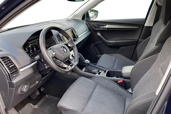 Blå Skoda Karoq fra 2022