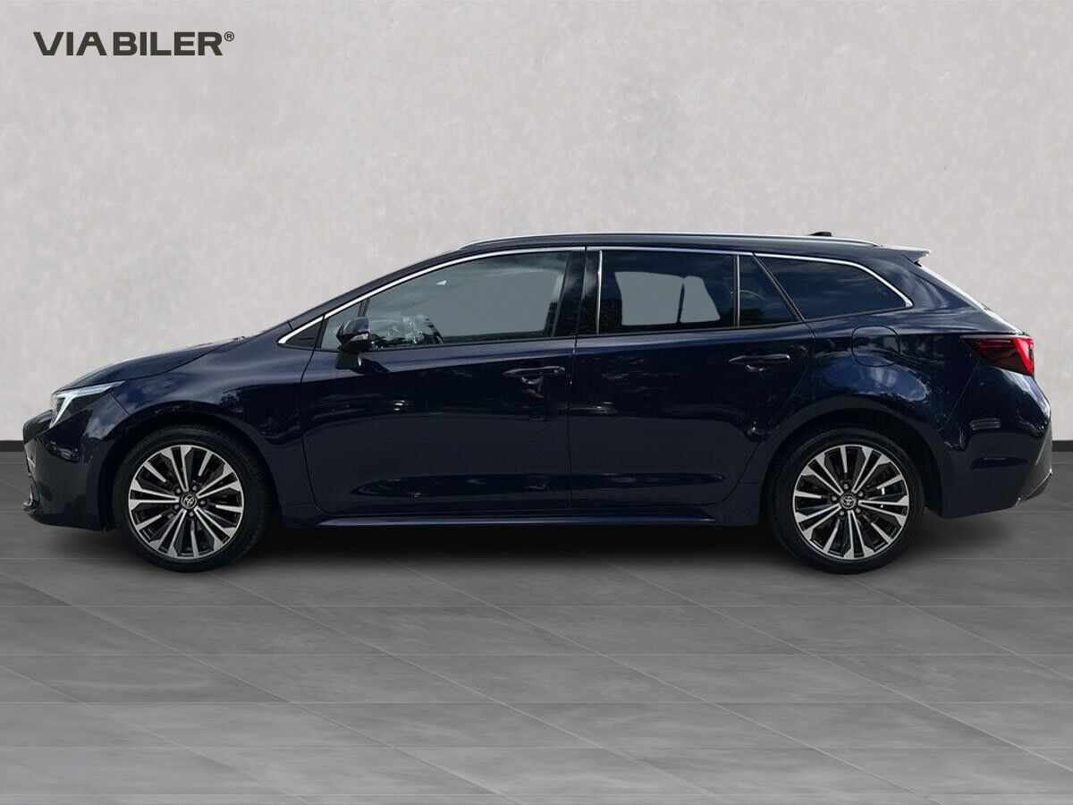 Blå Toyota Corolla fra 2024