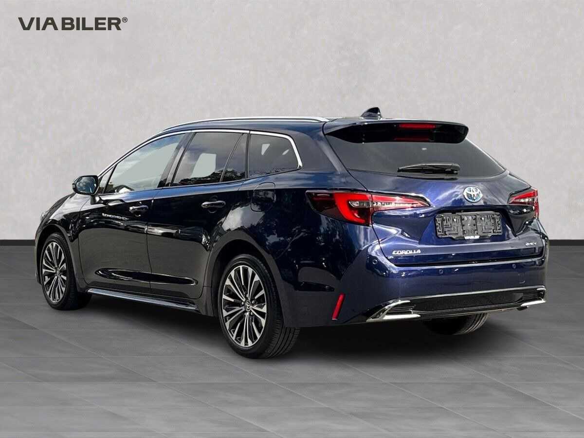 Blå Toyota Corolla fra 2024