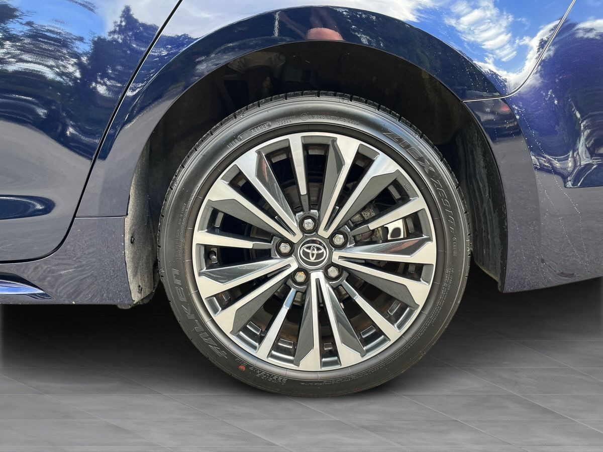 Blå Toyota Corolla fra 2024