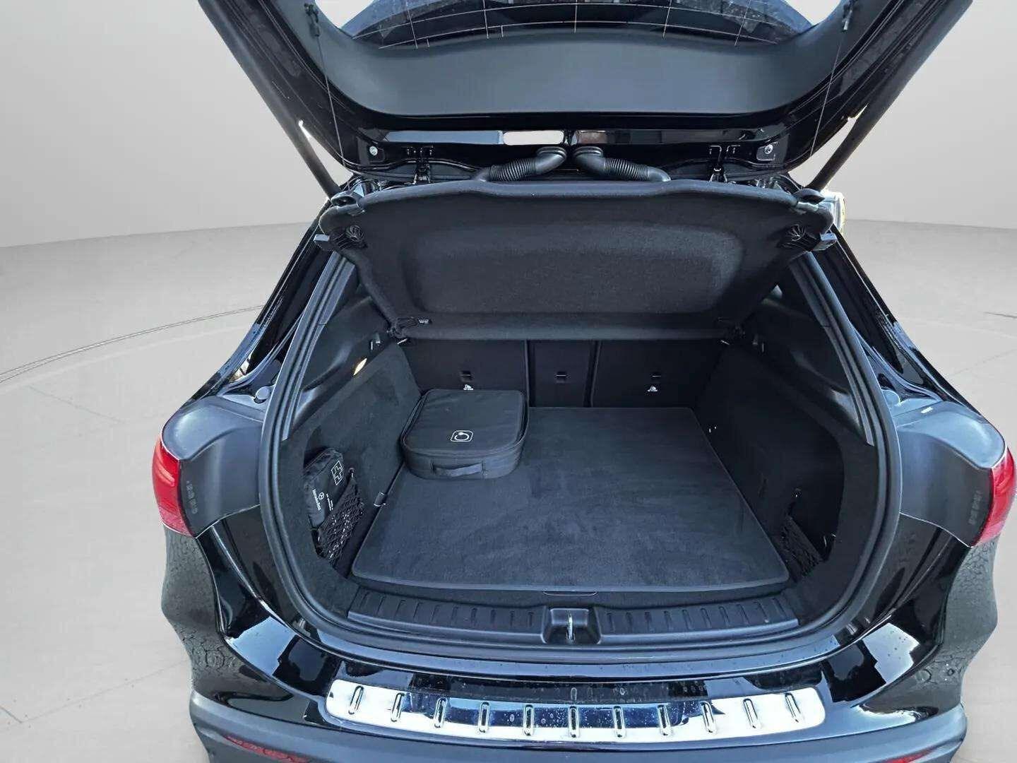 Sort Mercedes EQA250+ fra 2024