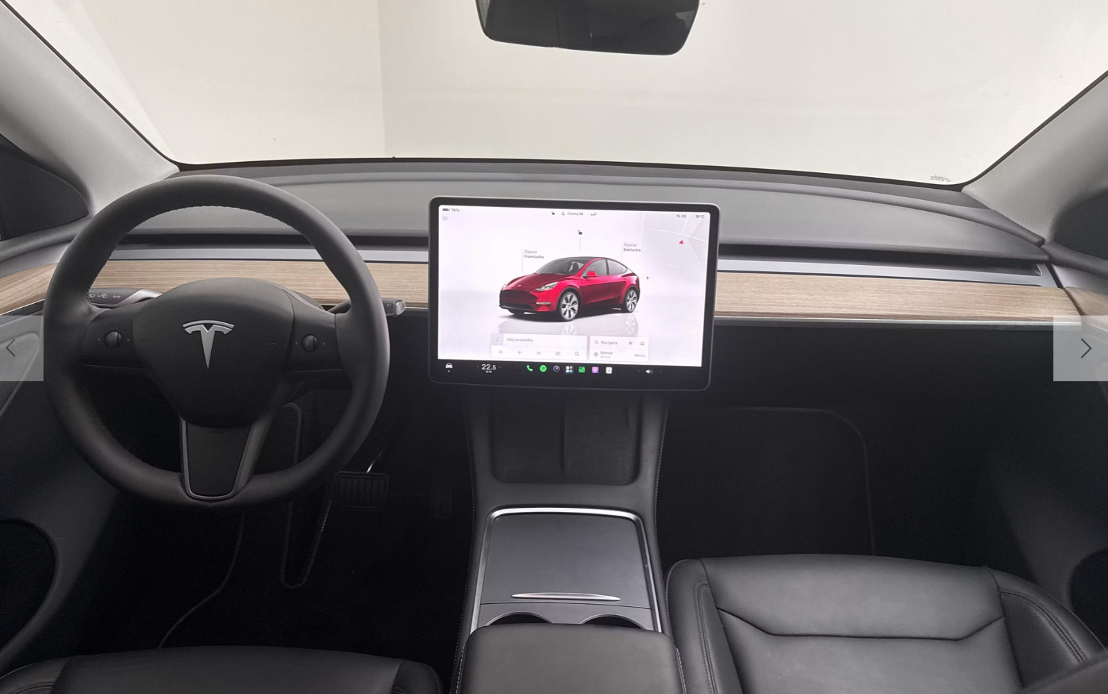 Rød Tesla Model Y fra 2024