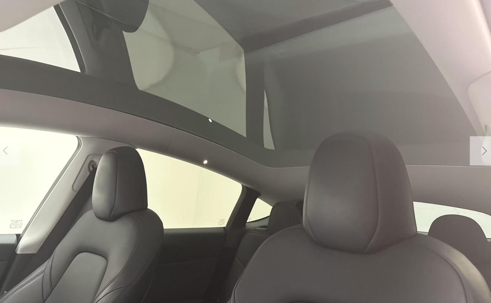 Rød Tesla Model Y fra 2024
