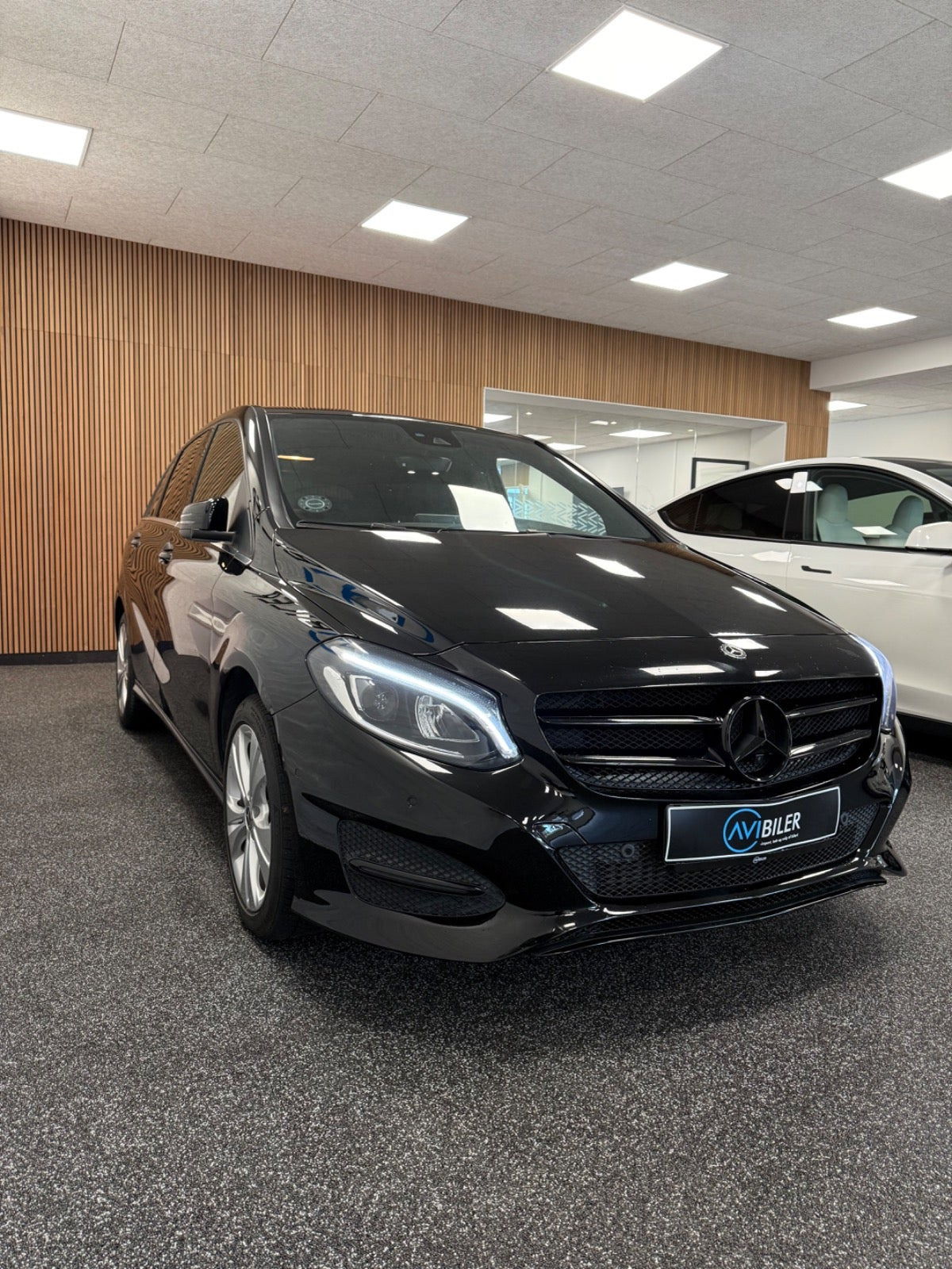 Sort Mercedes B200 d fra 2019