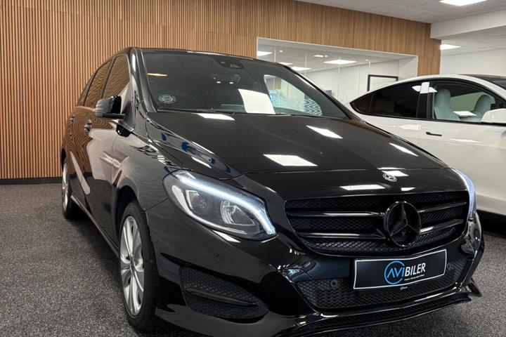 Sort Mercedes B200 d fra 2019
