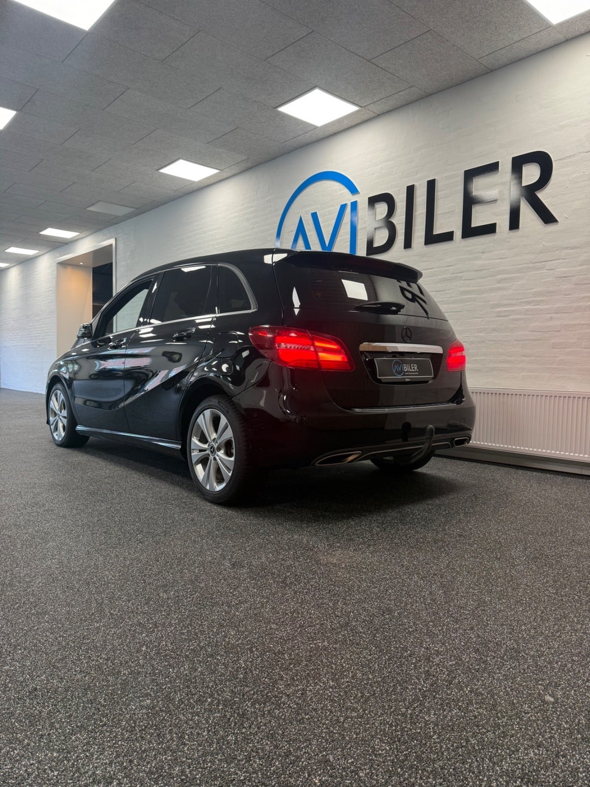 Sort Mercedes B200 d fra 2019