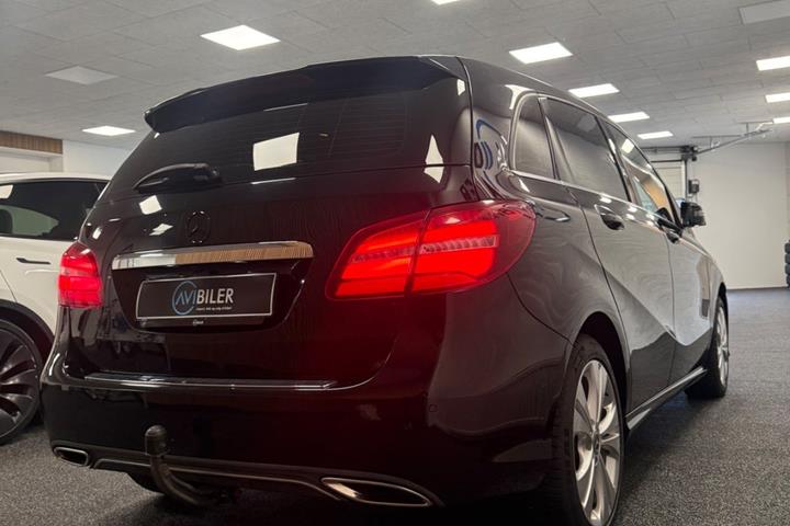 Sort Mercedes B200 d fra 2019