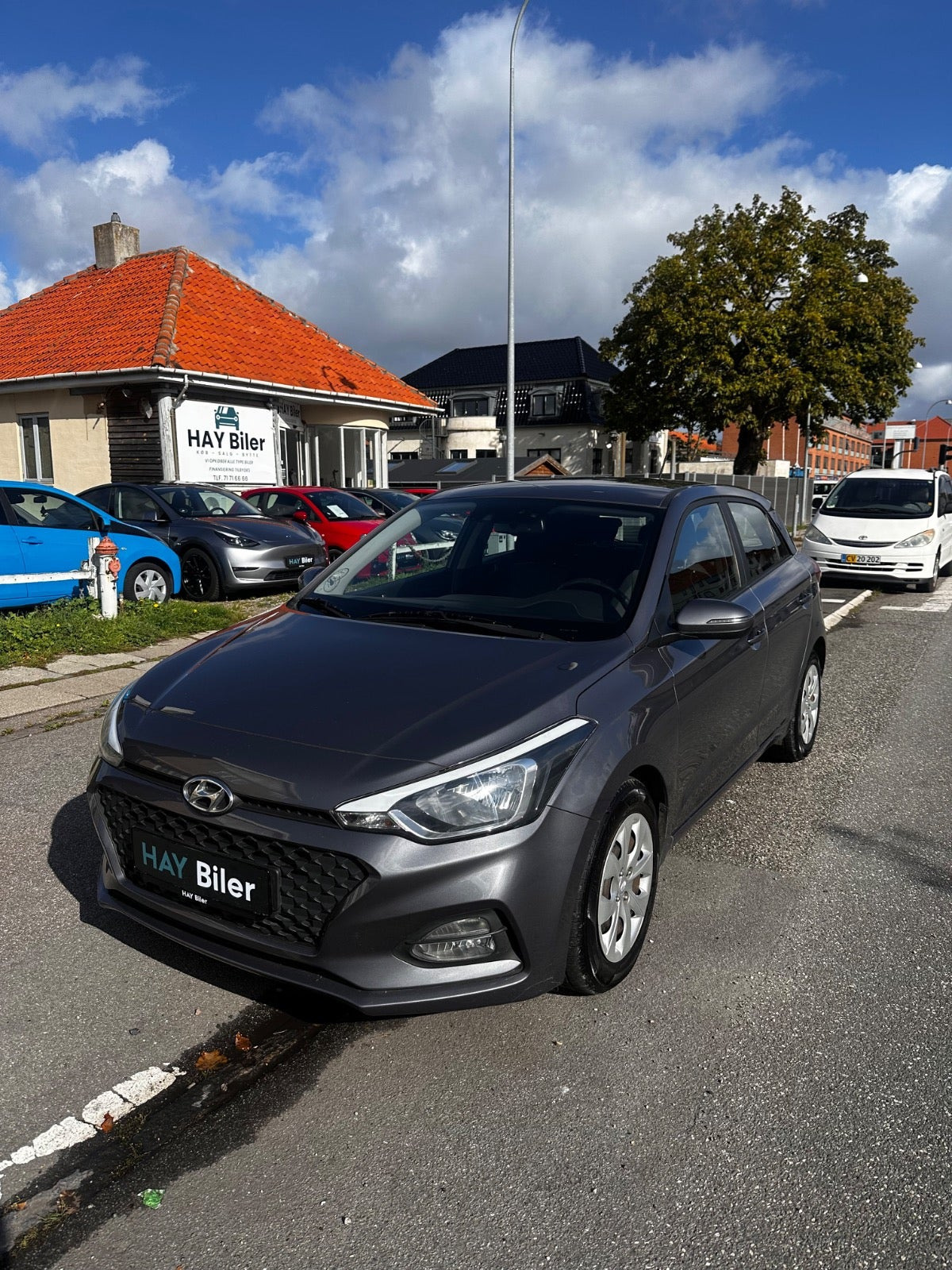 Grå Hyundai i20 fra 2020