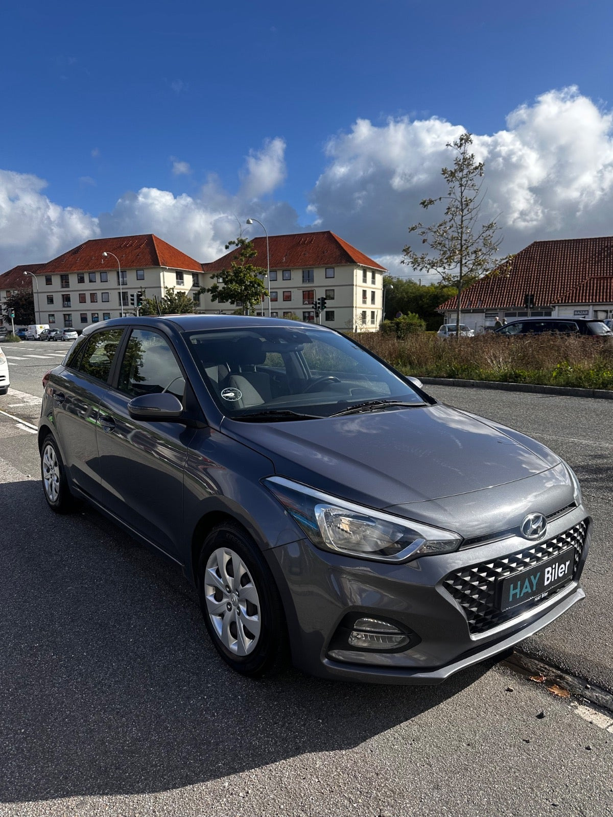 Grå Hyundai i20 fra 2020
