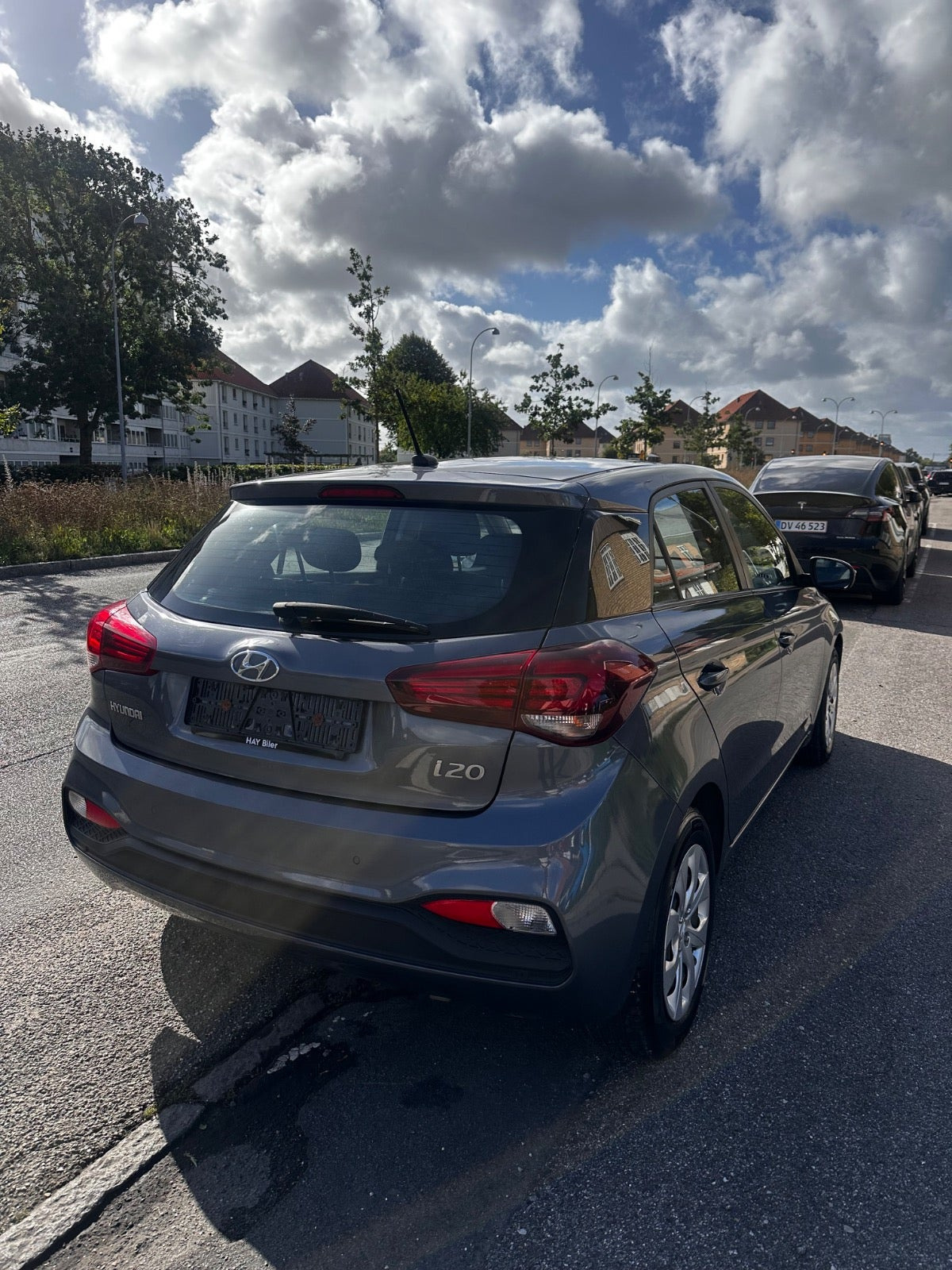 Grå Hyundai i20 fra 2020