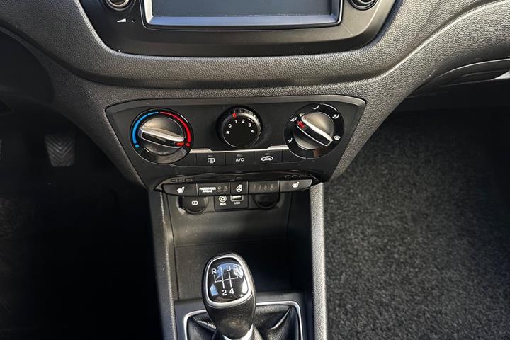Grå Hyundai i20 fra 2020