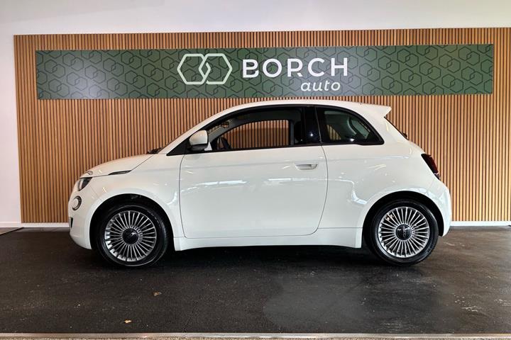 Hvid Fiat 500e fra 2023