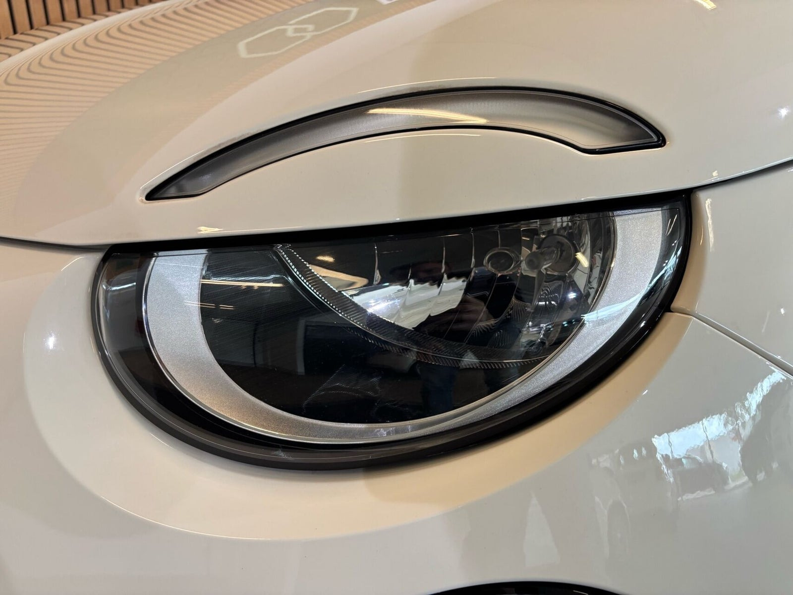 Hvid Fiat 500e fra 2023