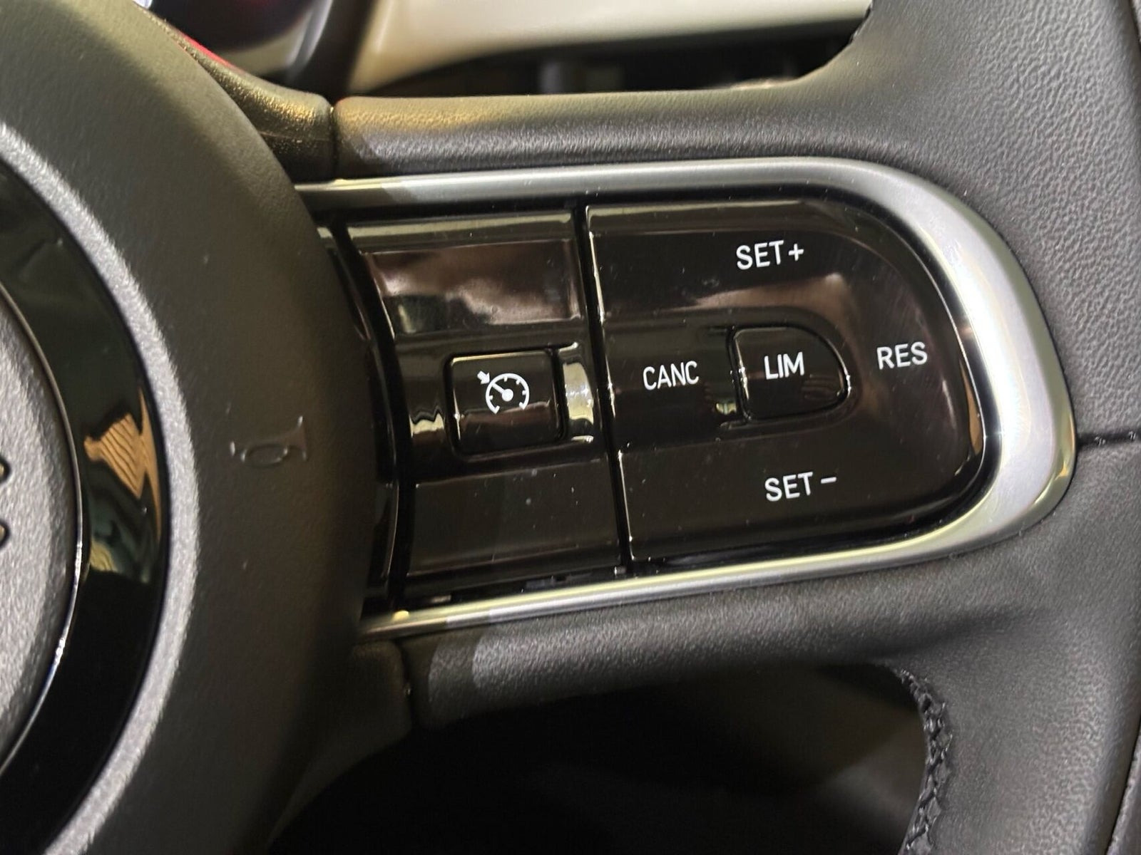 Hvid Fiat 500e fra 2023