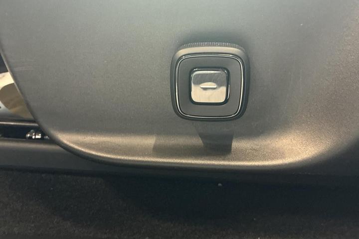 Hvid Volvo EX30 fra 2024