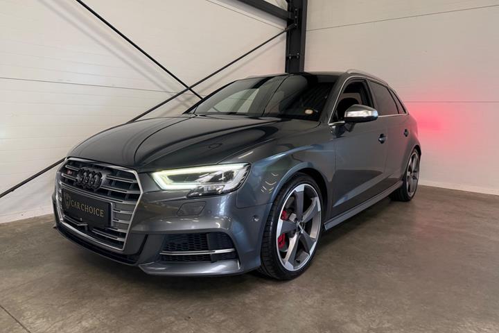 Grå Audi S3 fra 2018