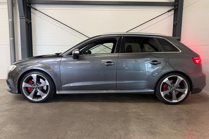 Grå Audi S3 fra 2018