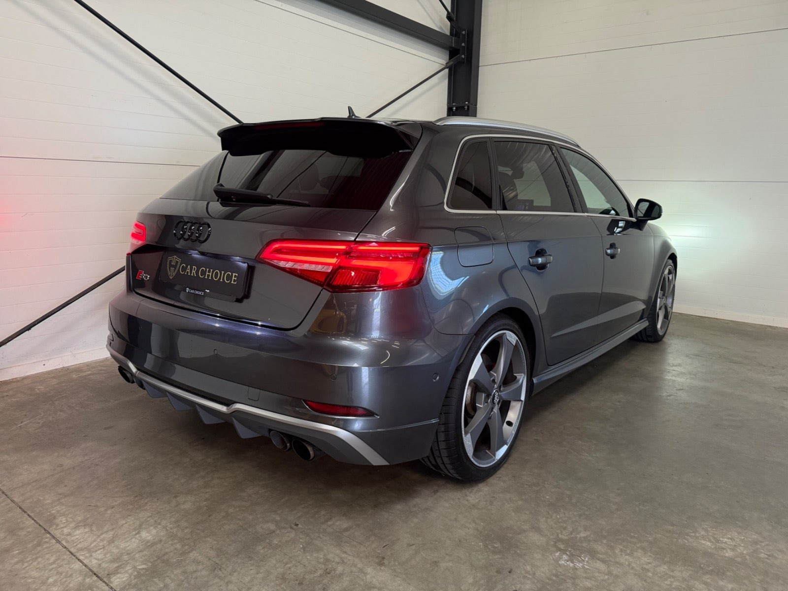 Grå Audi S3 fra 2018