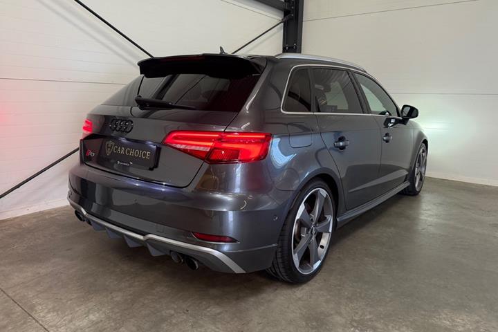 Grå Audi S3 fra 2018