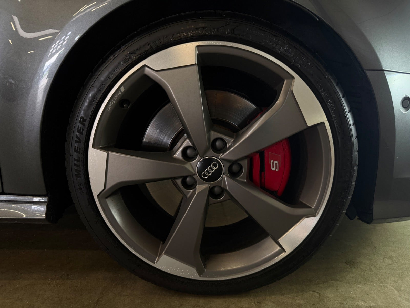 Grå Audi S3 fra 2018