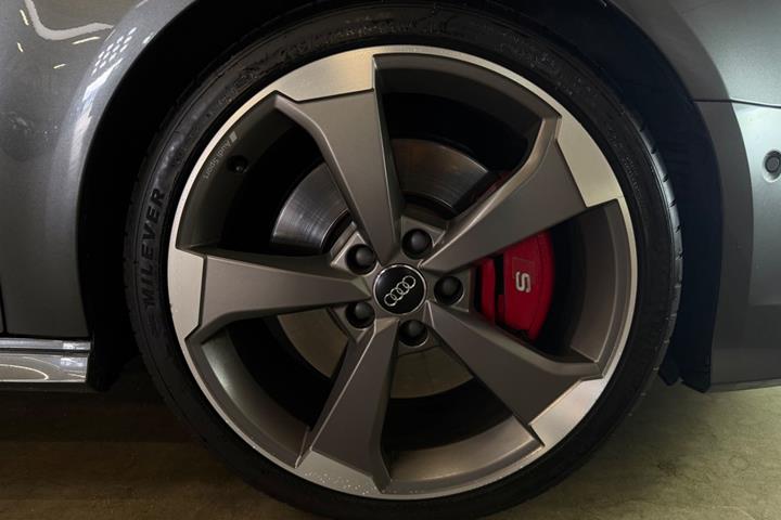 Grå Audi S3 fra 2018
