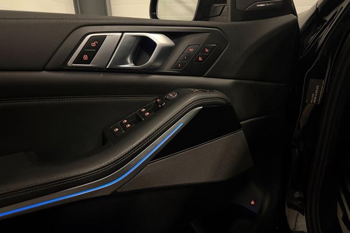 Grå BMW X5 fra 2020