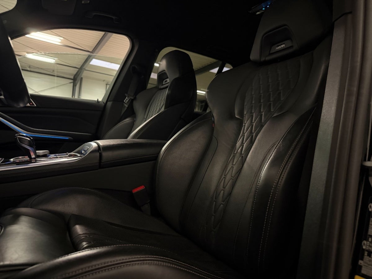 Grå BMW X5 fra 2020