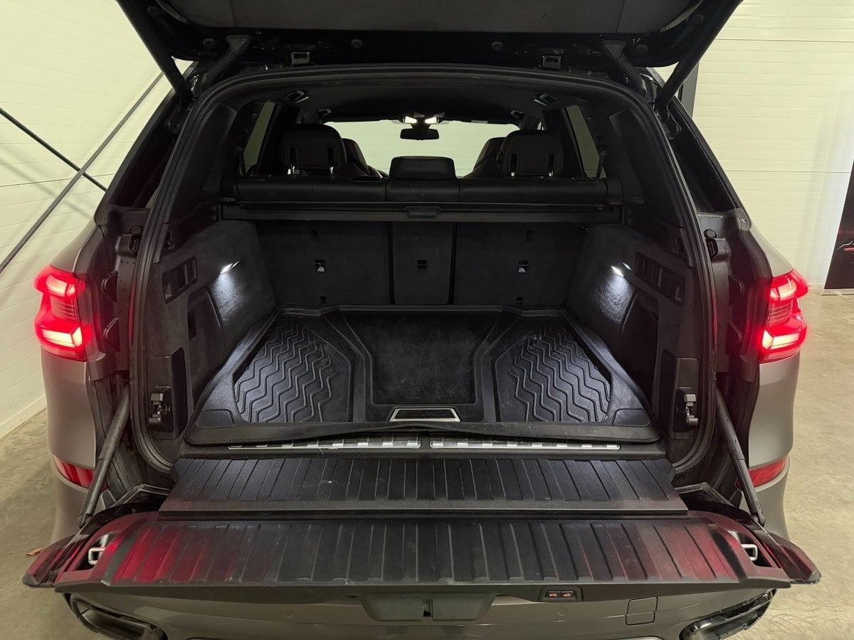 Grå BMW X5 fra 2020