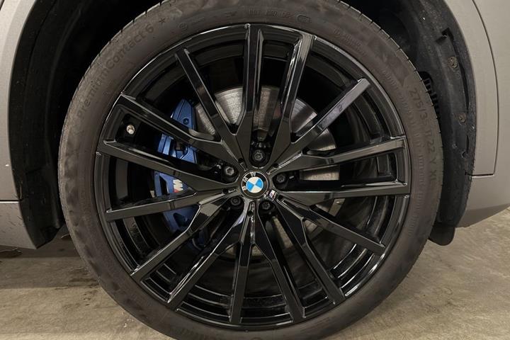 Grå BMW X5 fra 2020
