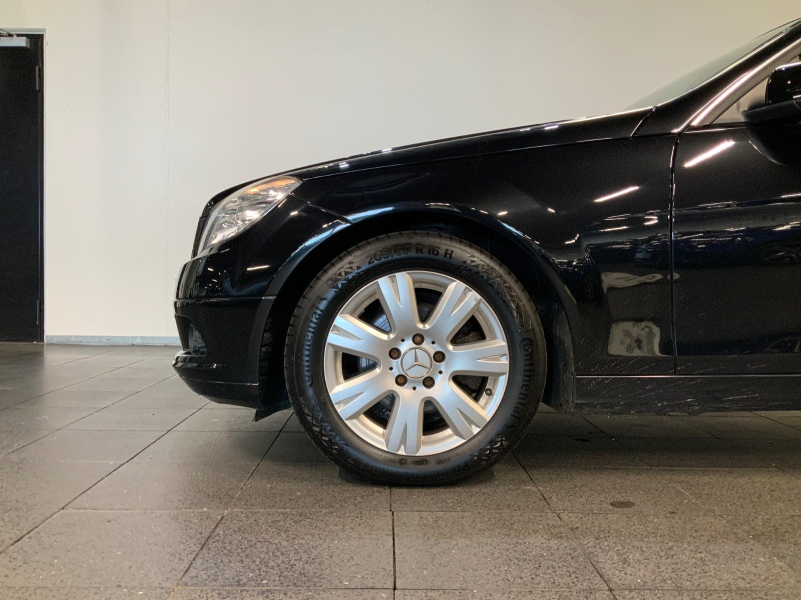 Sort Mercedes C180 fra 2010