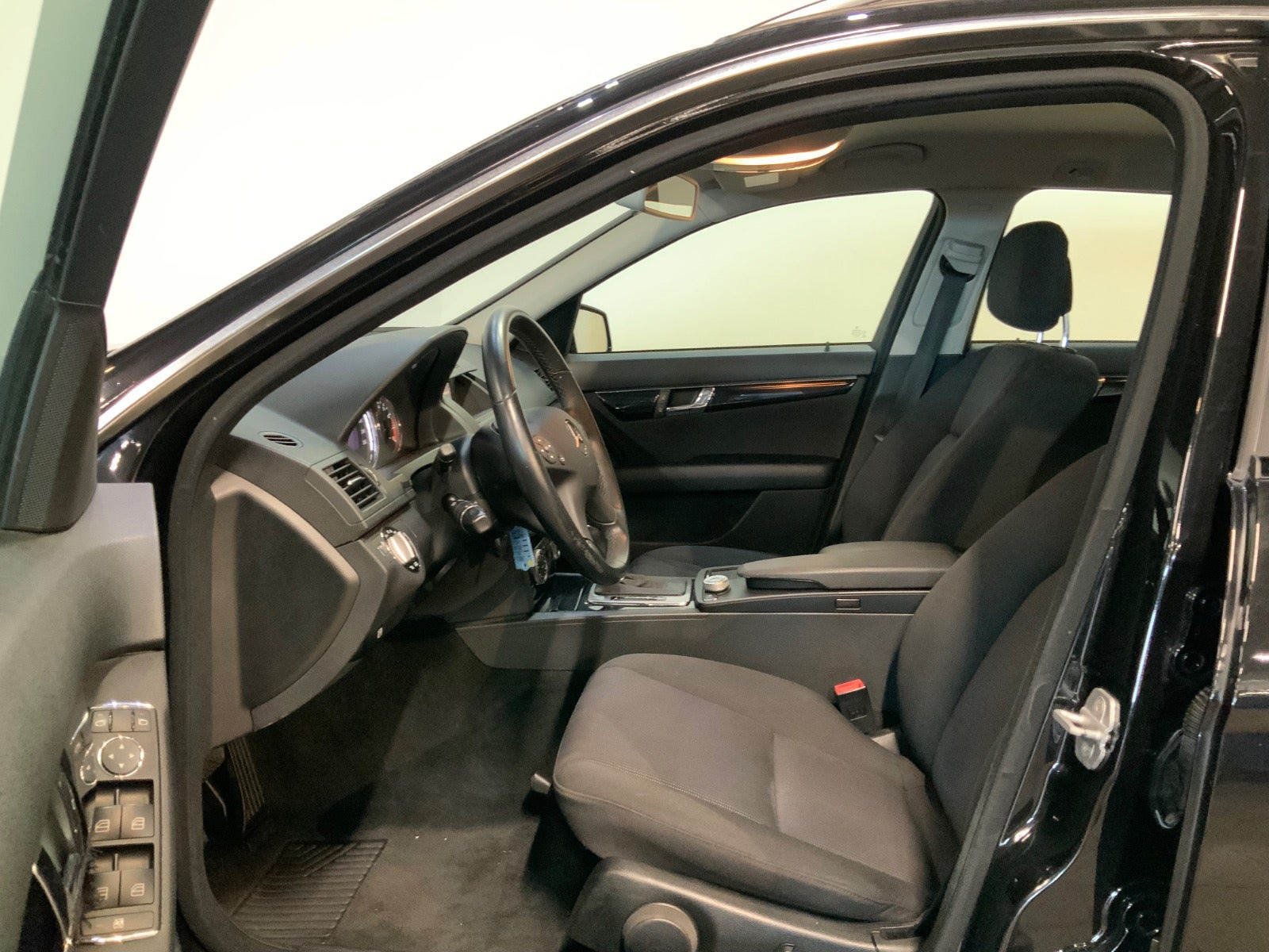 Sort Mercedes C180 fra 2010